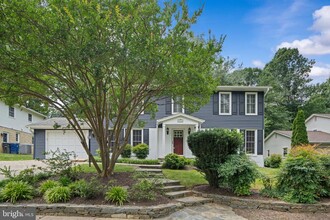 1910 Miracle Ln in Falls Church, VA - Building Photo - Building Photo