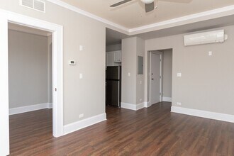827 W Lakeside Pl, Unit 704 in Chicago, IL - Building Photo - Building Photo