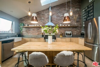 4088 Redwood Ave in Los Angeles, CA - Building Photo - Building Photo