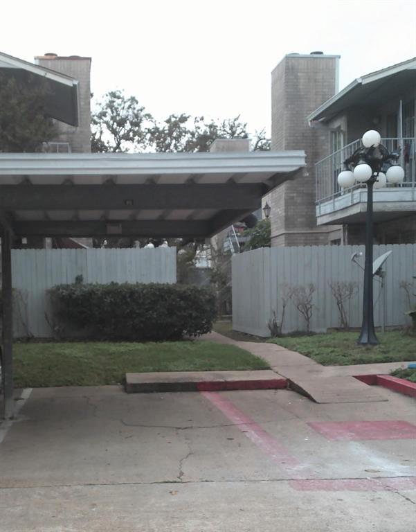 7400 Bellerive Dr in Houston, TX - Building Photo - Building Photo