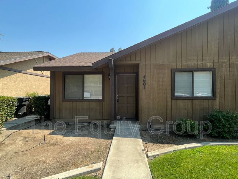 4601 W Cypress Ave in Visalia, CA - Building Photo