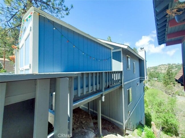 33010 Donner Ln in Running Springs, CA - Building Photo - Building Photo