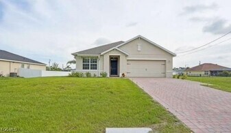 1009 Jacaranda Pkwy E in Cape Coral, FL - Building Photo