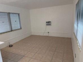 415-465 SW 11th St in Miami, FL - Building Photo - Building Photo