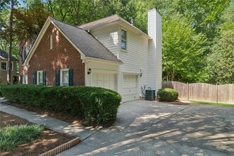 6520 Fairfield Trce in Suwanee, GA - Building Photo - Building Photo