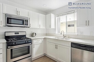 16070 W Sunset Blvd in Los Angeles, CA - Building Photo - Building Photo