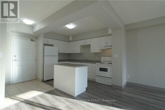 736 Old Albert St in Waterloo, ON - Building Photo - Building Photo