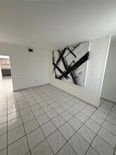 2445 SW 90th Ave in Miami, FL - Foto de edificio - Building Photo