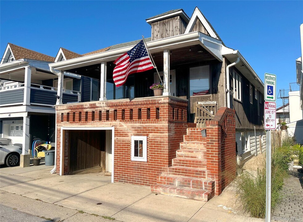 44 Oswego Ave in East Atlantic Beach, NY - Building Photo