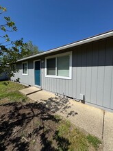 331 Donald Terrace in Myrtle Creek, OR - Building Photo - Building Photo