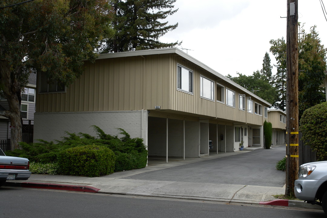 665 Roble Ave in Menlo Park, CA - Building Photo