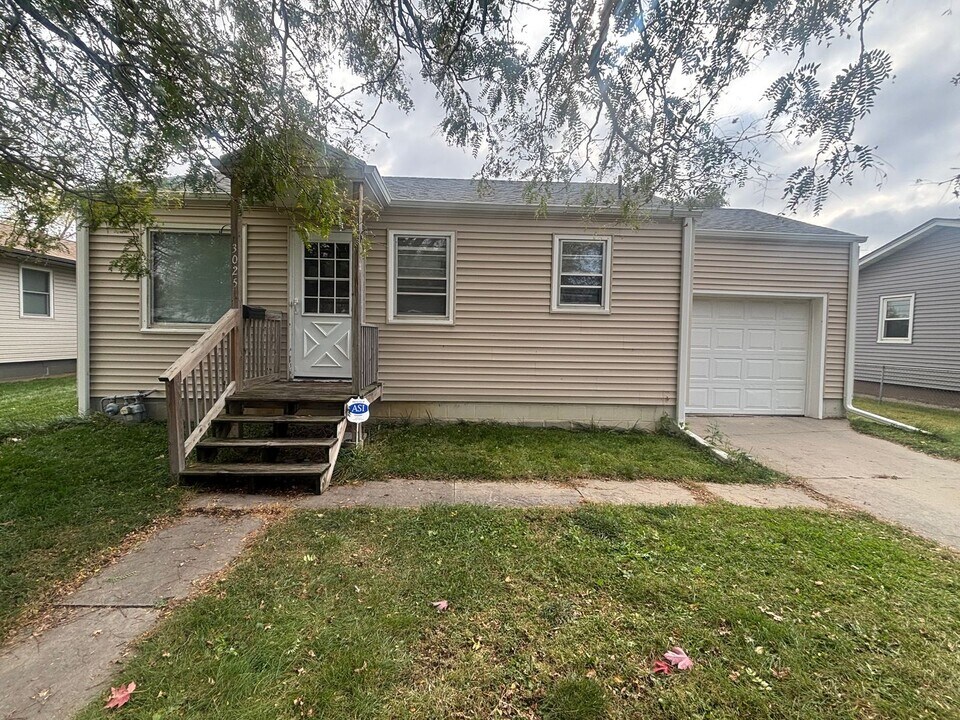 3025 5th Ave in Council Bluffs, IA - Building Photo