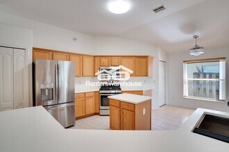 14950 Hidden Oaks Cir in Clearwater, FL - Building Photo - Building Photo