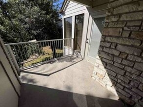 150 World of Tennis Sq in Lakeway, TX - Building Photo - Building Photo