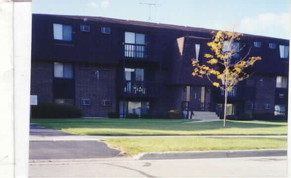 1437 Pioneer Rd in Crest Hill, IL - Building Photo