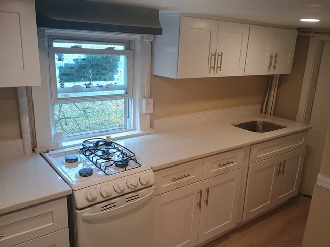 321 Fisher Ave, Unit 321 Fisher Ave-#1