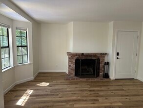 1807 V St in Sacramento, CA - Building Photo - Building Photo