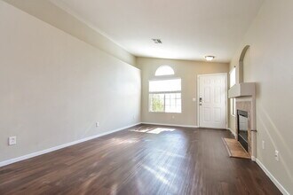 7032 Village Shore Ct in Las Vegas, NV - Building Photo - Building Photo