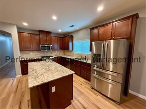 9008 Jacob St in Bakersfield, CA - Building Photo - Building Photo