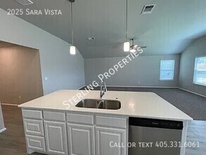 2025 Sara Vista Dr in Yukon, OK - Building Photo - Building Photo