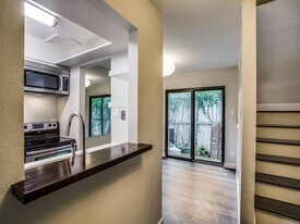 1300 Fairview St in Houston, TX - Building Photo