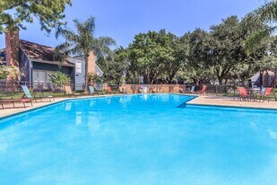 Casa Paz Apartments in Houston, TX - Building Photo