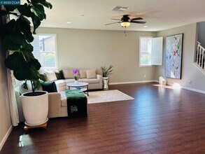 908 Poppy Dr in Brentwood, CA - Building Photo - Building Photo