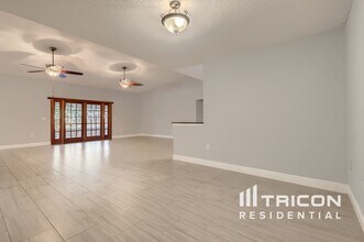 816 Village Way in Palm Harbor, FL - Building Photo - Building Photo