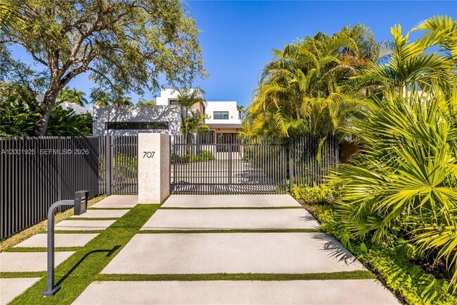 707 NE 77th St in Miami, FL - Building Photo - Building Photo