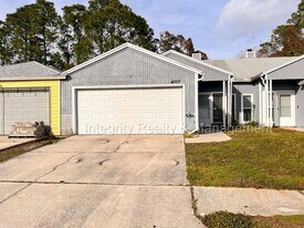 4077 Laurelwood Dr in Jacksonville, FL - Building Photo