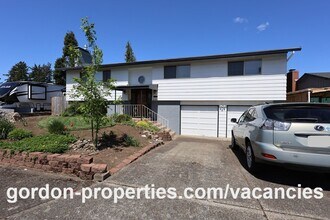 2793 NE 22nd Ct in Gresham, OR - Building Photo - Building Photo