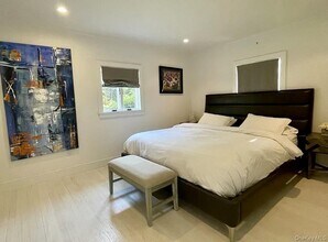 16 N Shore Rd in Hampton Bays, NY - Building Photo - Building Photo