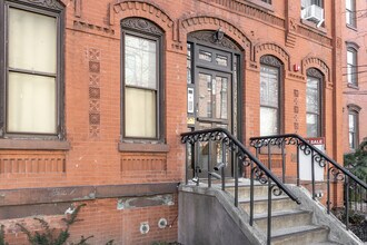 133 Grand St in Jersey City, NJ - Building Photo - Building Photo