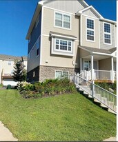 650 Eagle Ct in Circle Pines, MN - Building Photo