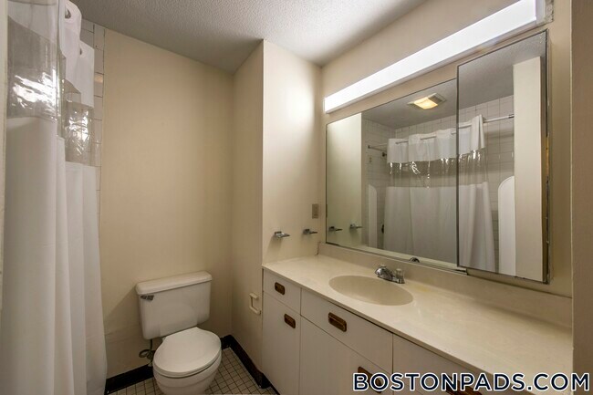 144 N Beacon St, Unit B1 in Boston, MA - Building Photo - Building Photo