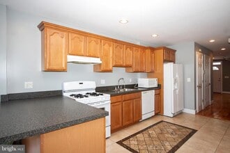 6 E Barney St in Baltimore, MD - Building Photo - Building Photo