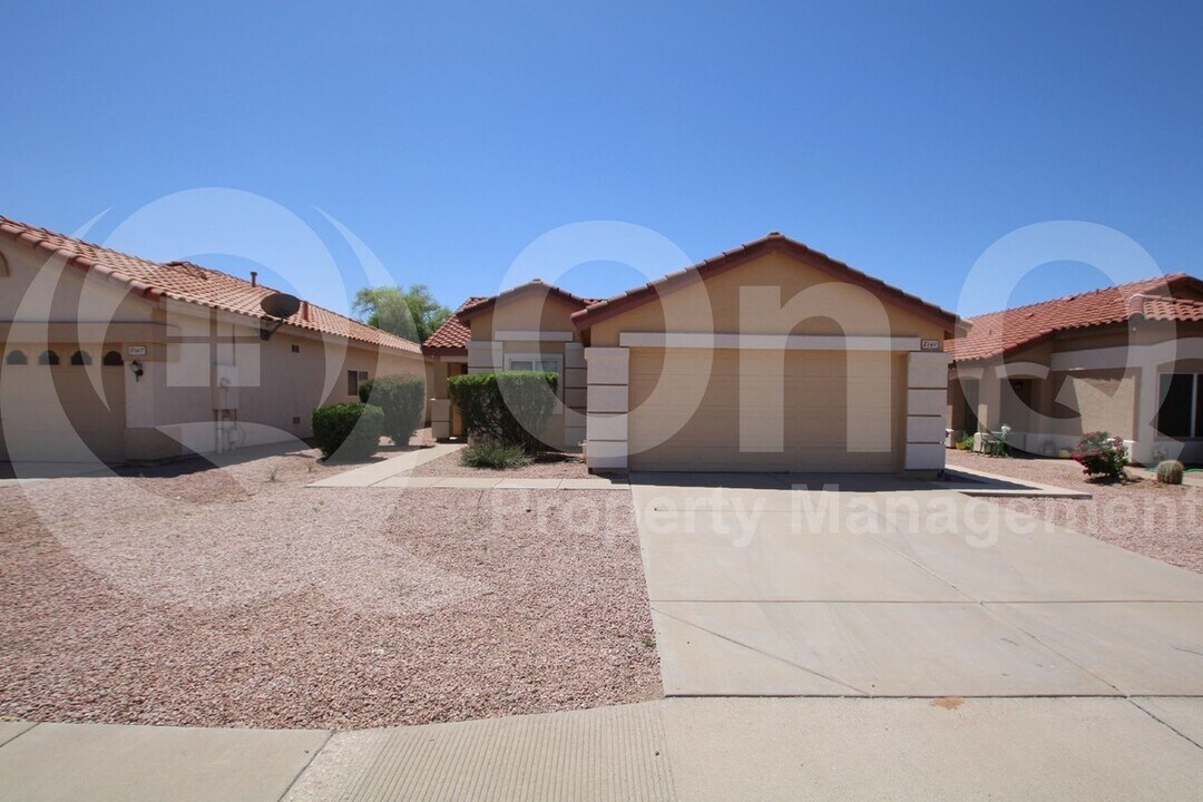 8141 E Onza Ave in Mesa, AZ - Building Photo