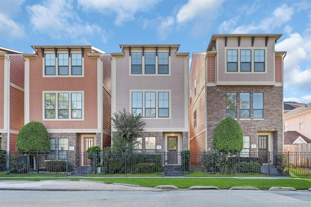 1046 W 23rd St in Houston, TX - Building Photo