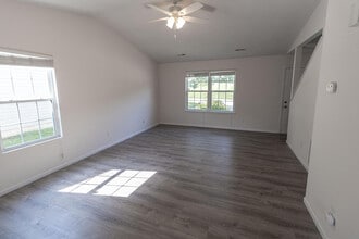 3310 E St Charles Rd in Columbia, MO - Building Photo - Building Photo