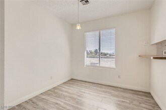 716 Pensacola Ln in Las Vegas, NV - Building Photo - Building Photo