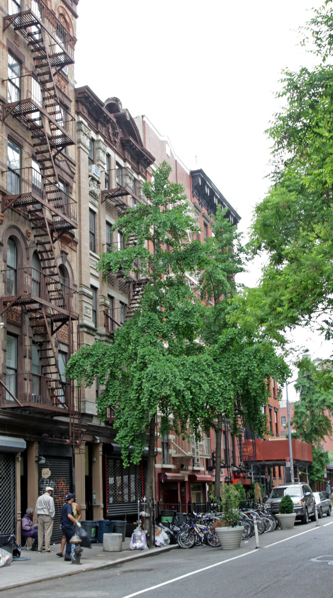 56 E Fourth St in New York, NY - Foto de edificio - Building Photo