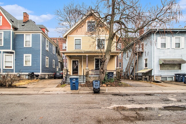 407 Hamilton Pl in Ann Arbor, MI - Building Photo - Building Photo