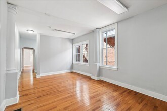 Walnut_5236 in Philadelphia, PA - Building Photo - Interior Photo