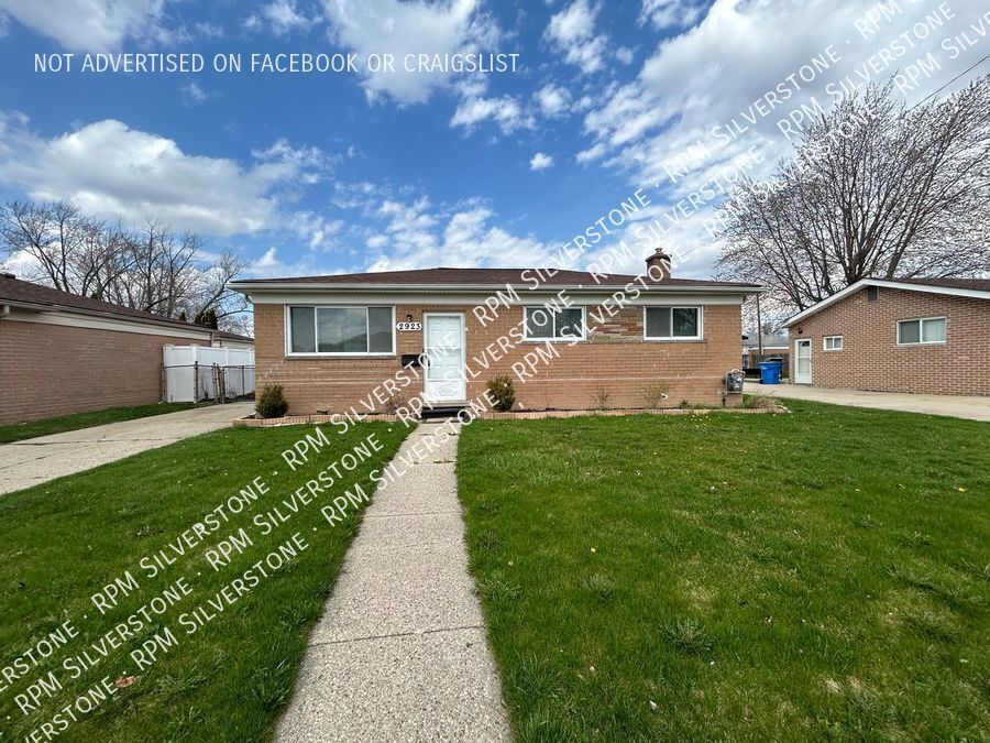2923 Arden Dr in Warren, MI - Building Photo
