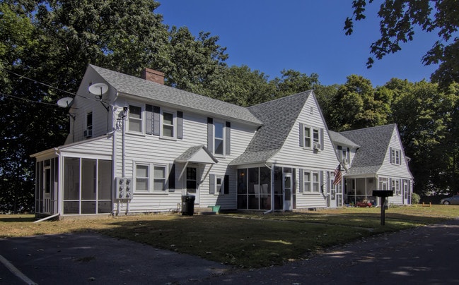 13 Chestnut St in Westford, MA - Foto de edificio - Building Photo