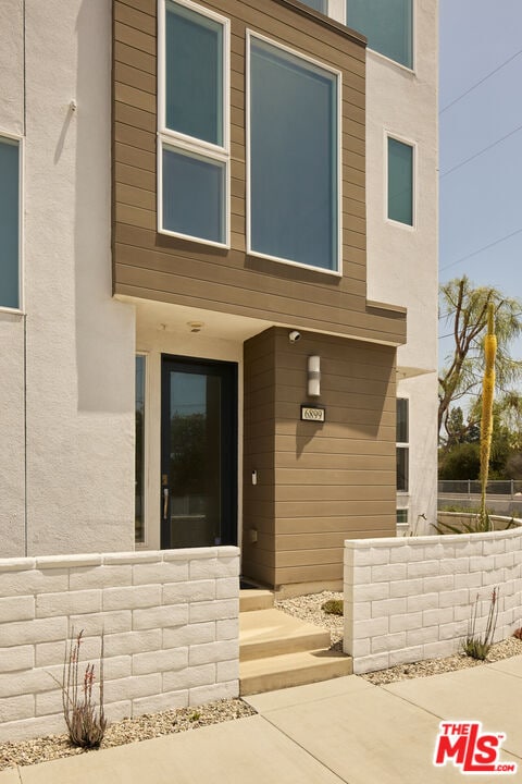 6899 Pollard St in Los Angeles, CA - Foto de edificio - Building Photo