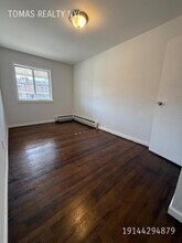 364 Huntington Ave in Bronx, NY - Building Photo - Building Photo