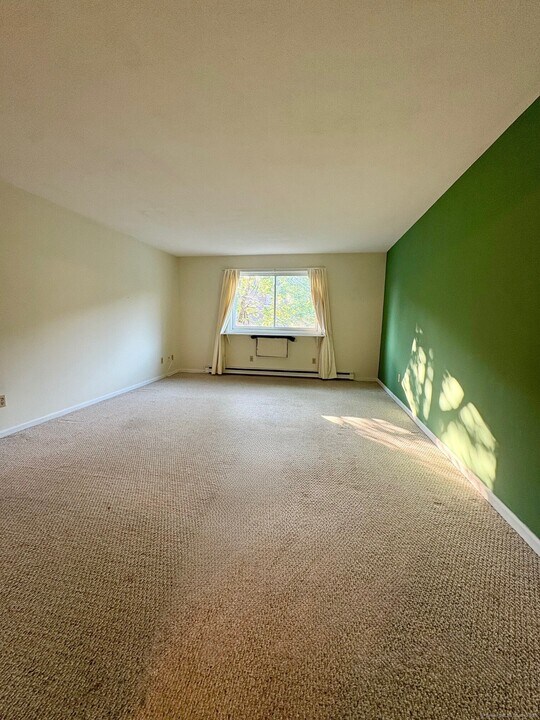 80 Claudia Dr in West Haven, CT - Building Photo
