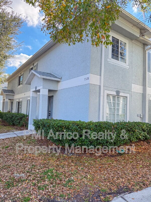 7328 E Bank Dr in Tampa, FL - Building Photo - Building Photo