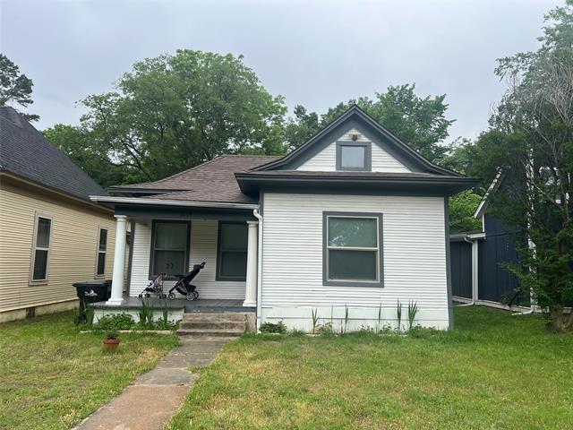 property at 1006 W Chestnut St